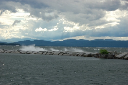 Vagues sur le brise-lame